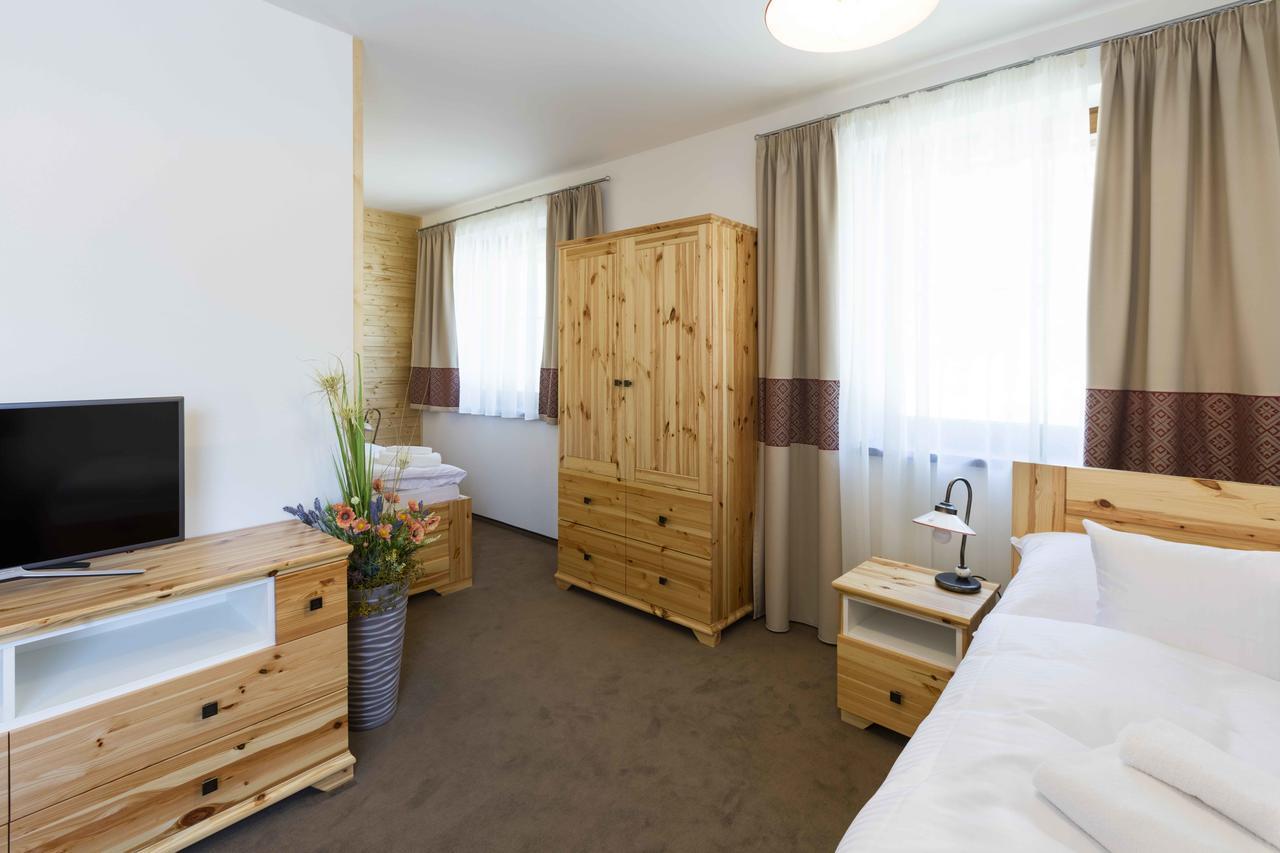 Rezort Gothal Apartmany A Penziony Доновали Екстериор снимка